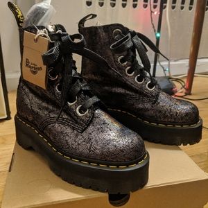 New Dr. Martens Molly Crackle Platform Boot size 6